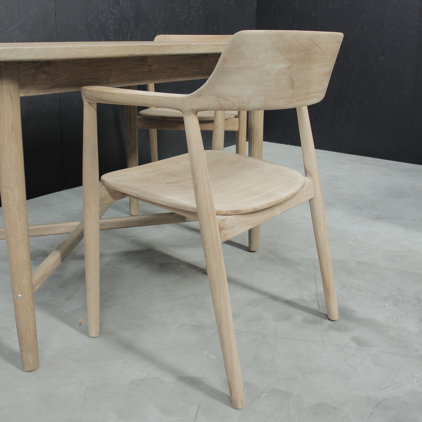 Shoreden dining chair with arms