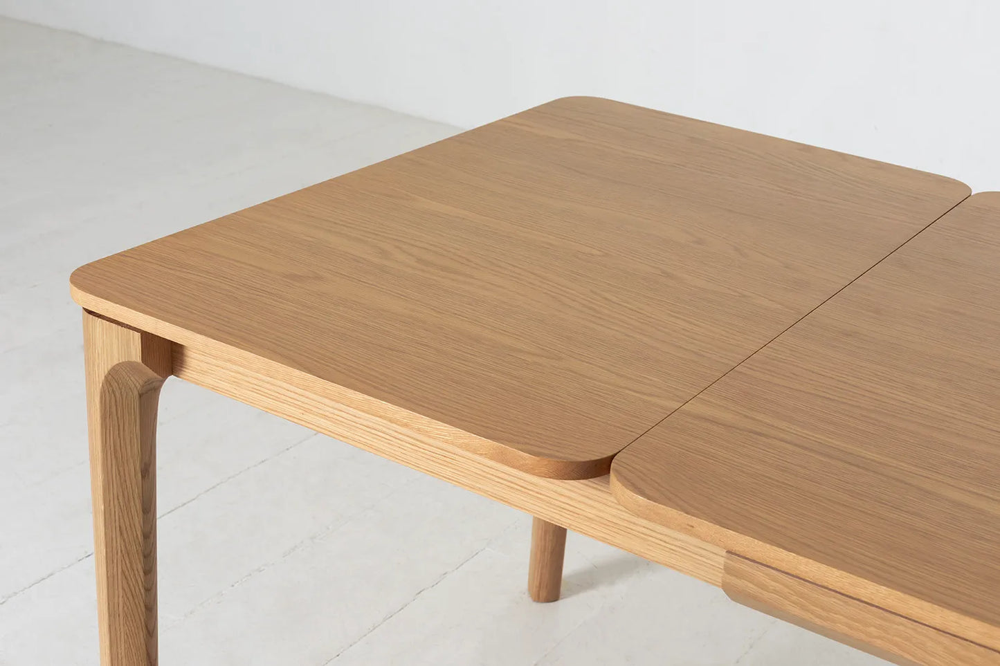 Swyft Extending Dining Table 01