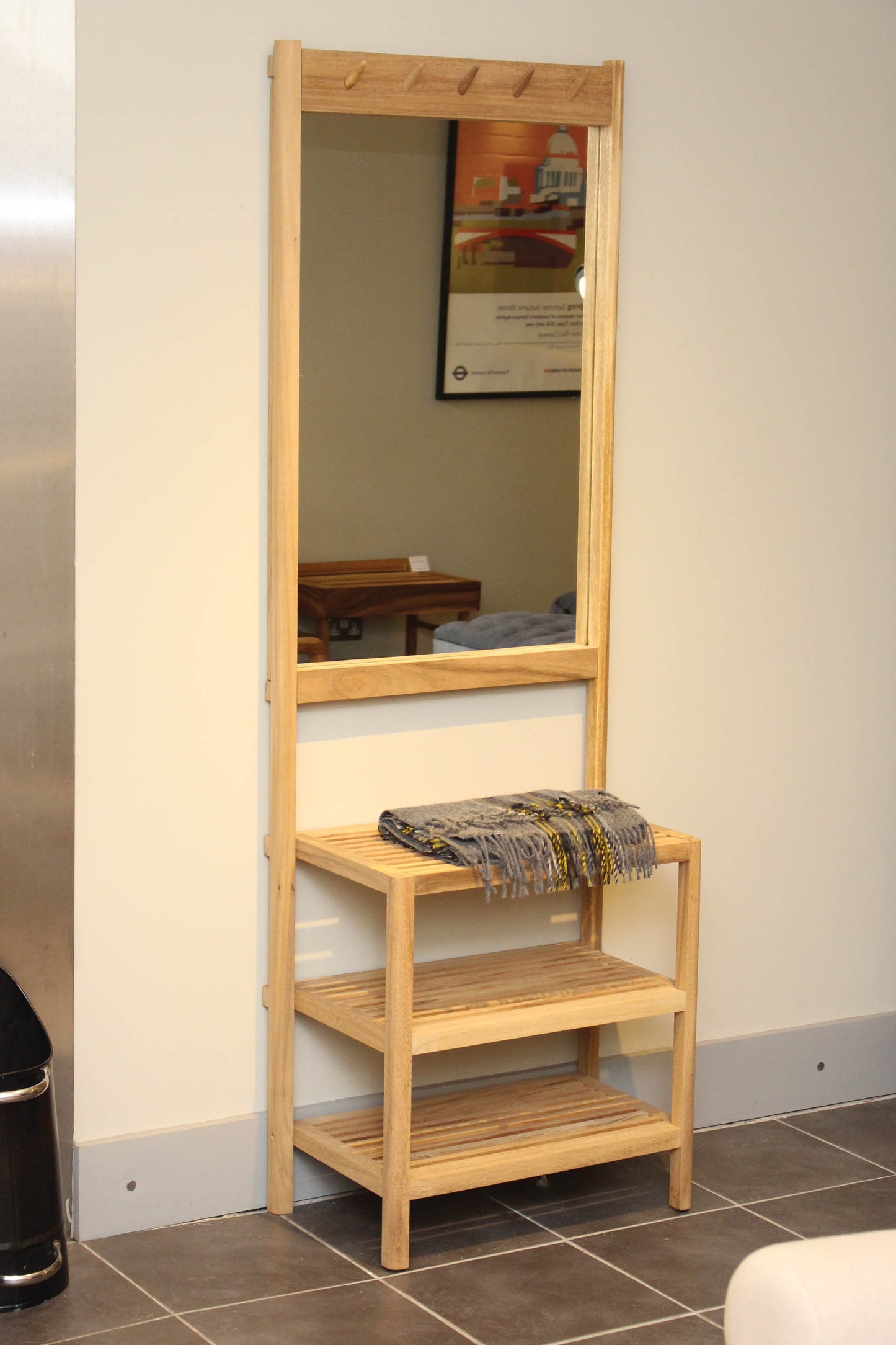 Hander Hall Stand