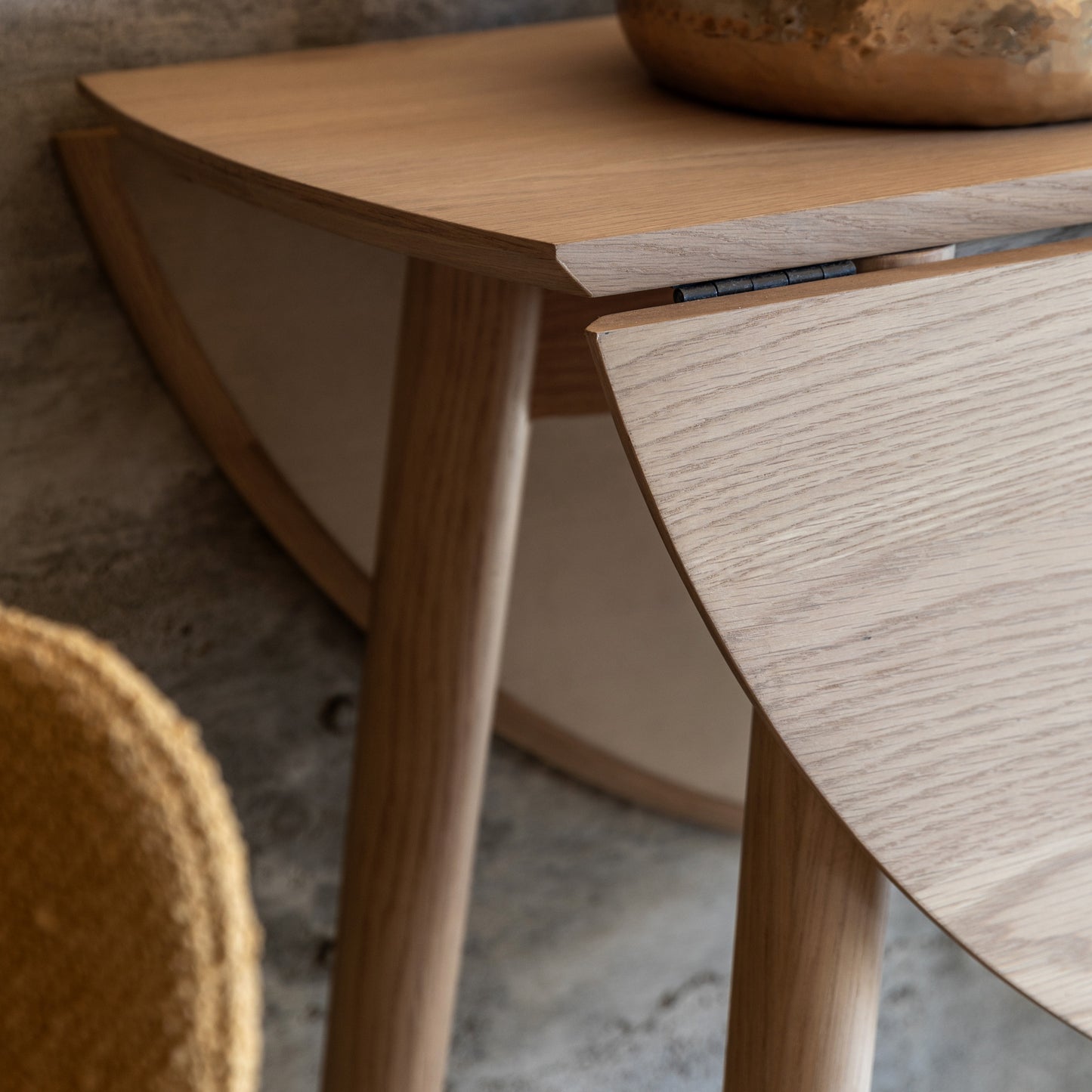 Hatta Drop-Leaf Round Dining Table