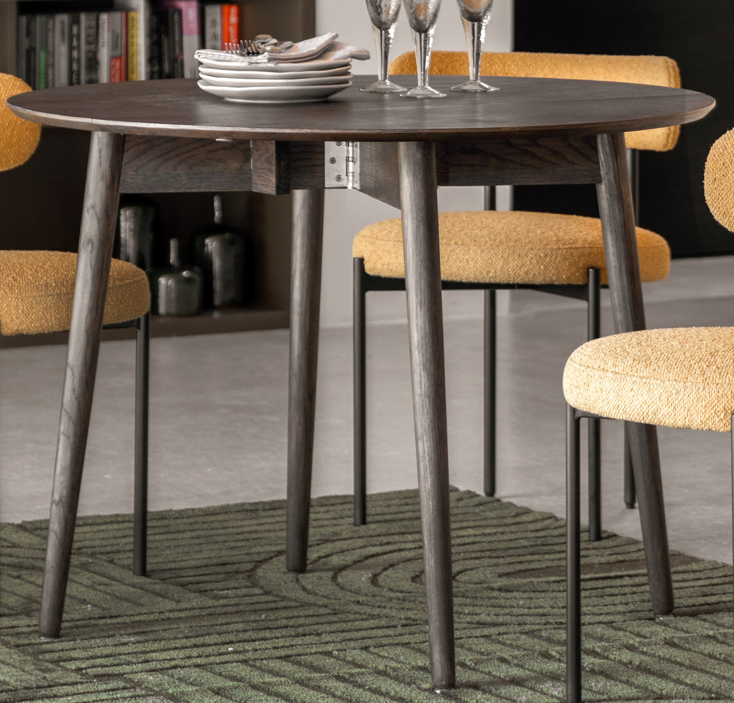 Hatta Drop-Leaf Round Dining Table