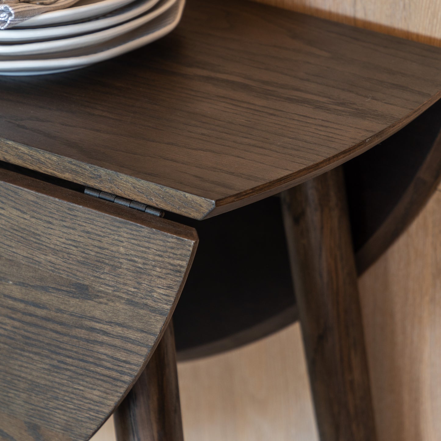 Hatta Drop-Leaf Round Dining Table