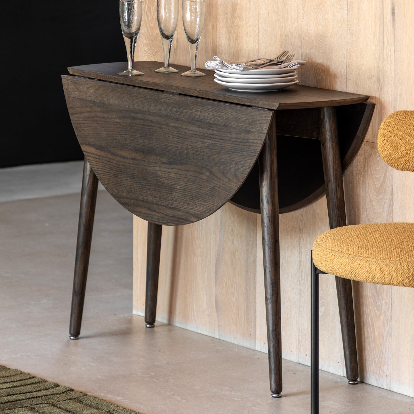 Hatta Drop-Leaf Round Dining Table