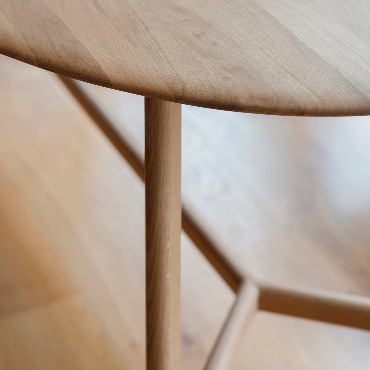 Midro Oval Dining Table