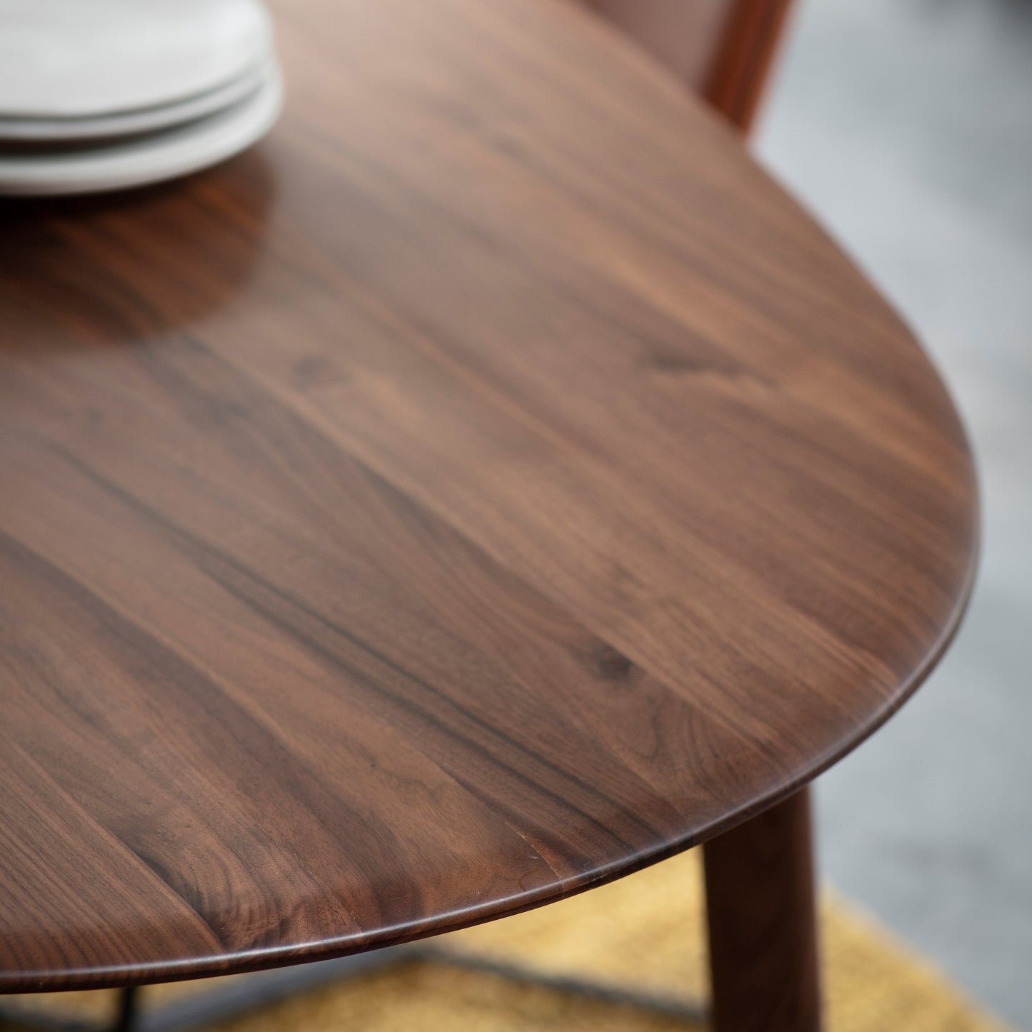 Midro Oval Dining Table