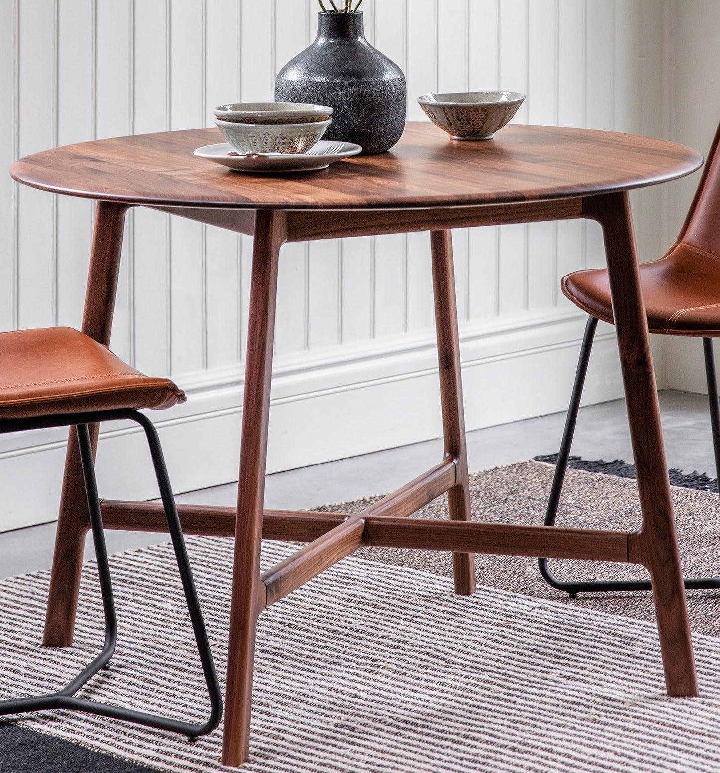 Midro Round Dining Table