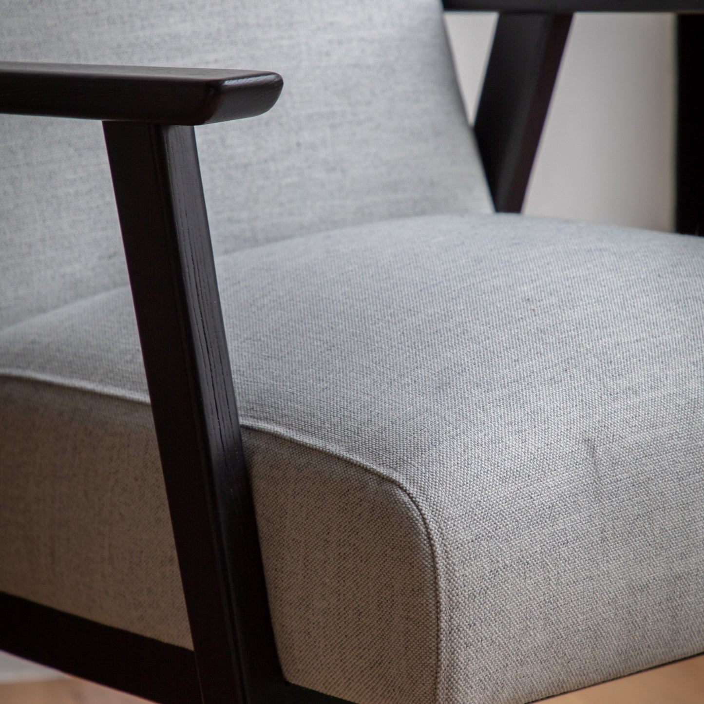 Neylar Chair