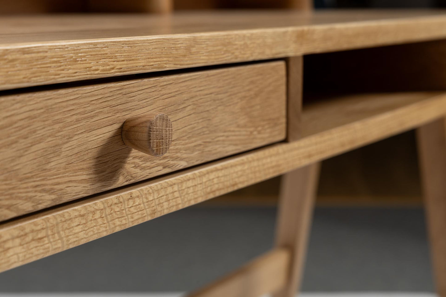 Pacan desk